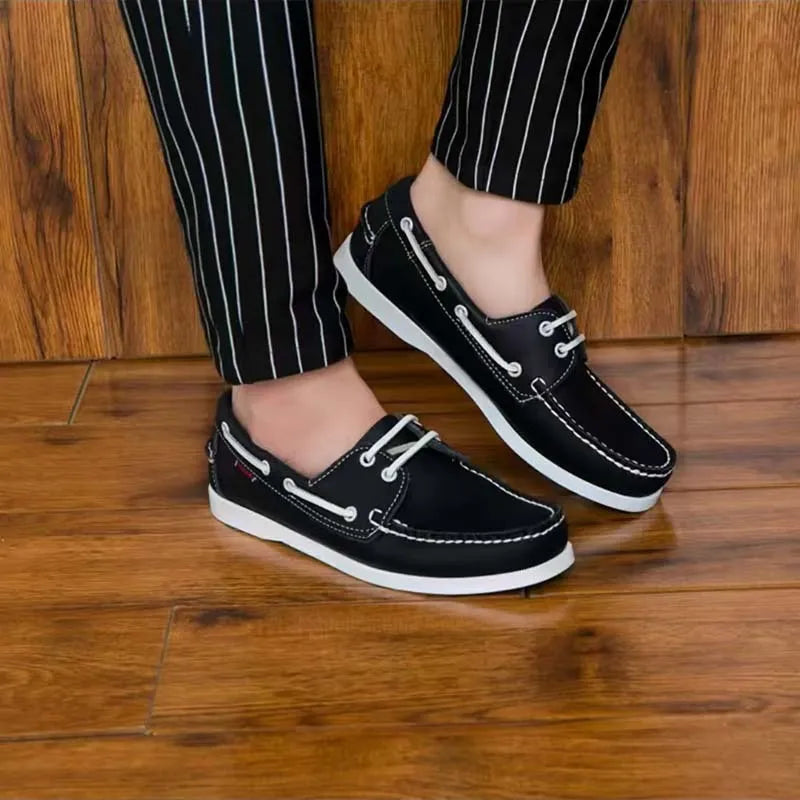 Men's British-style casual shoes in black with round toe and flat heel